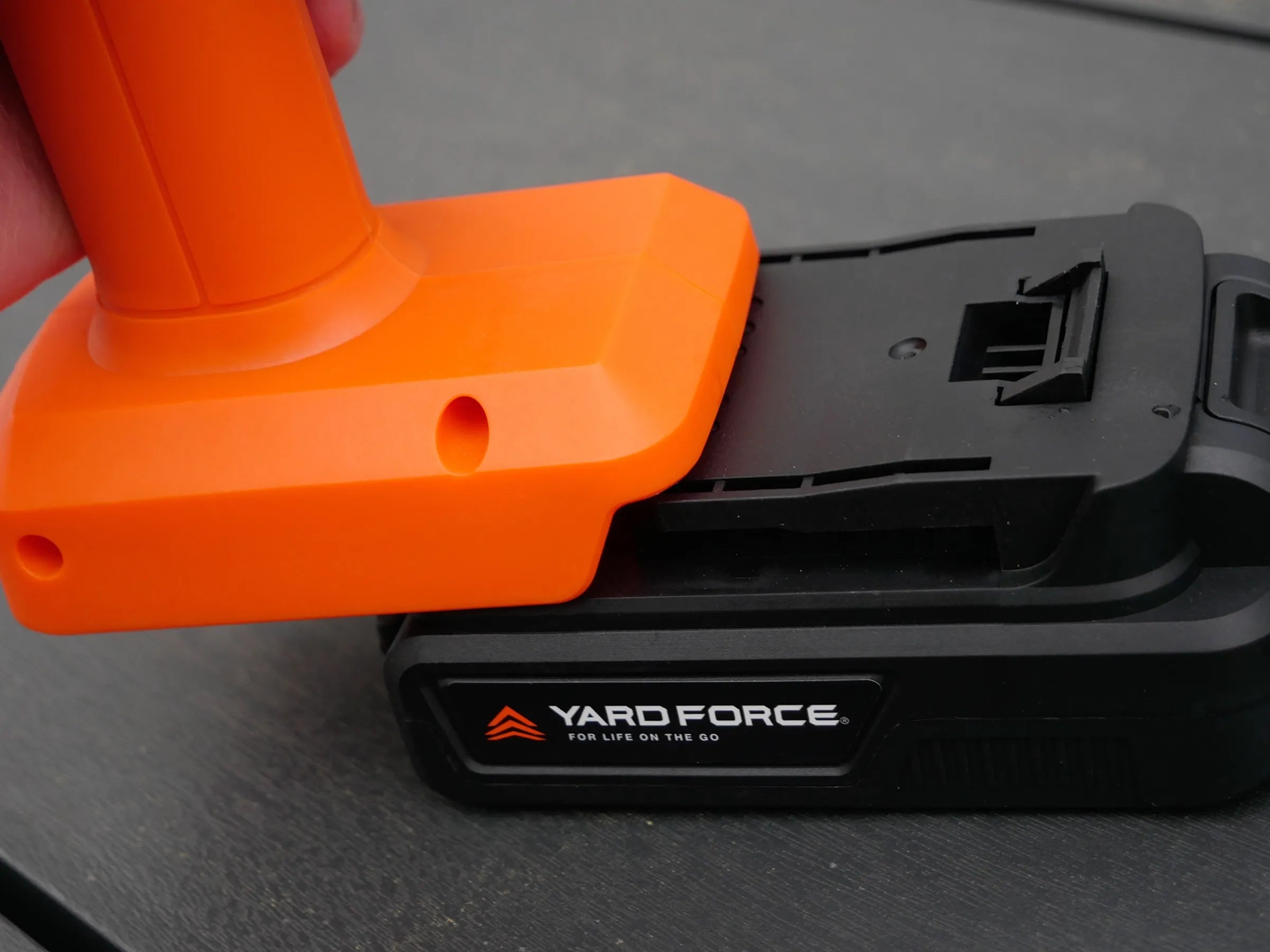 Yard Force LW C02B 20V Accu-middendrukreiniger (22 bar, 220 l/u) – Mobiele, zelfaanzuigende drukreiniger met 5-in-1-spuitmond, 6m slang & 2,5 Ah accu