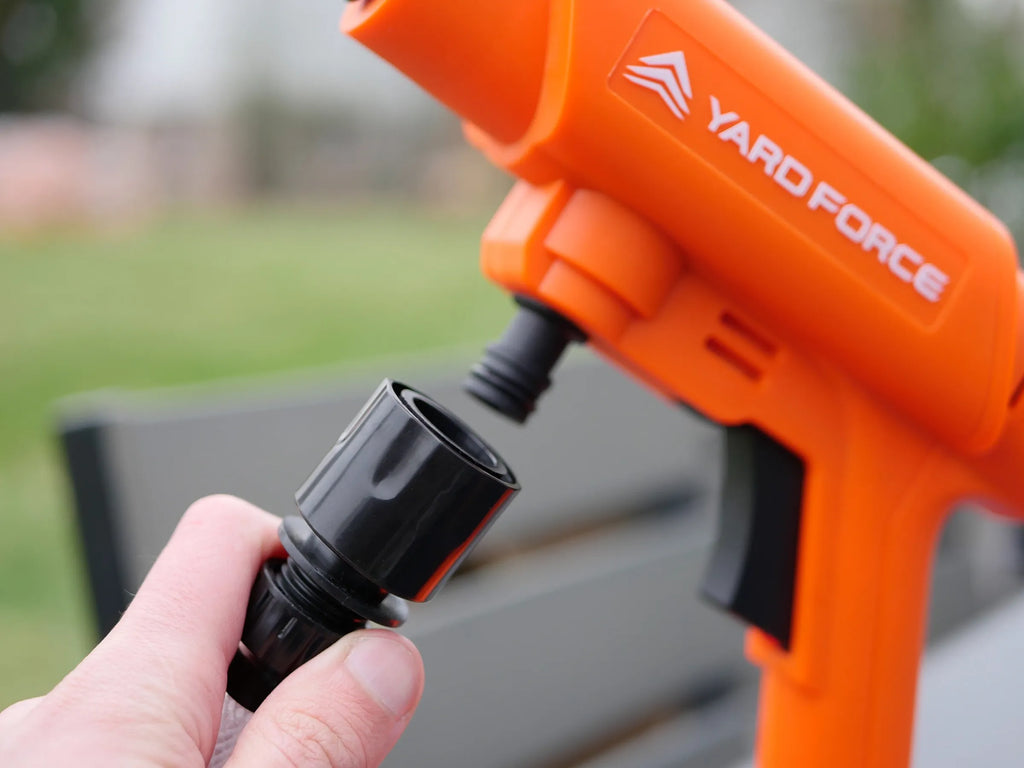 Yard Force LW C02B 20V Accu-middendrukreiniger (22 bar, 220 l/u) – Mobiele, zelfaanzuigende drukreiniger met 5-in-1-spuitmond, 6m slang & 2,5 Ah accu