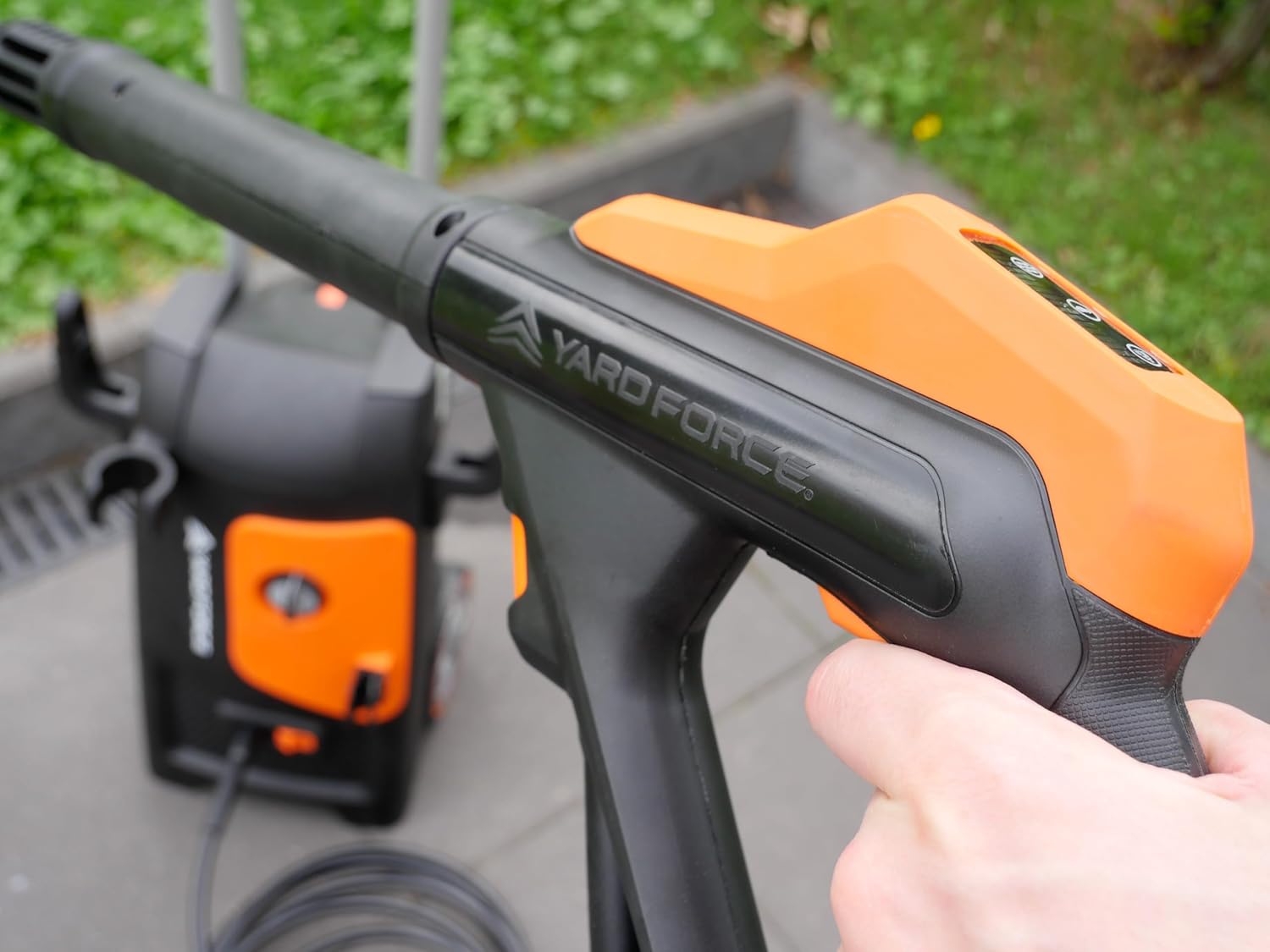 Yard Force EW U13B Hogedrukreiniger (1800 W, 135 bar, 450 l/u) – Krachtige reiniger met slanghaspel, aluminium pomp en 6 m slang