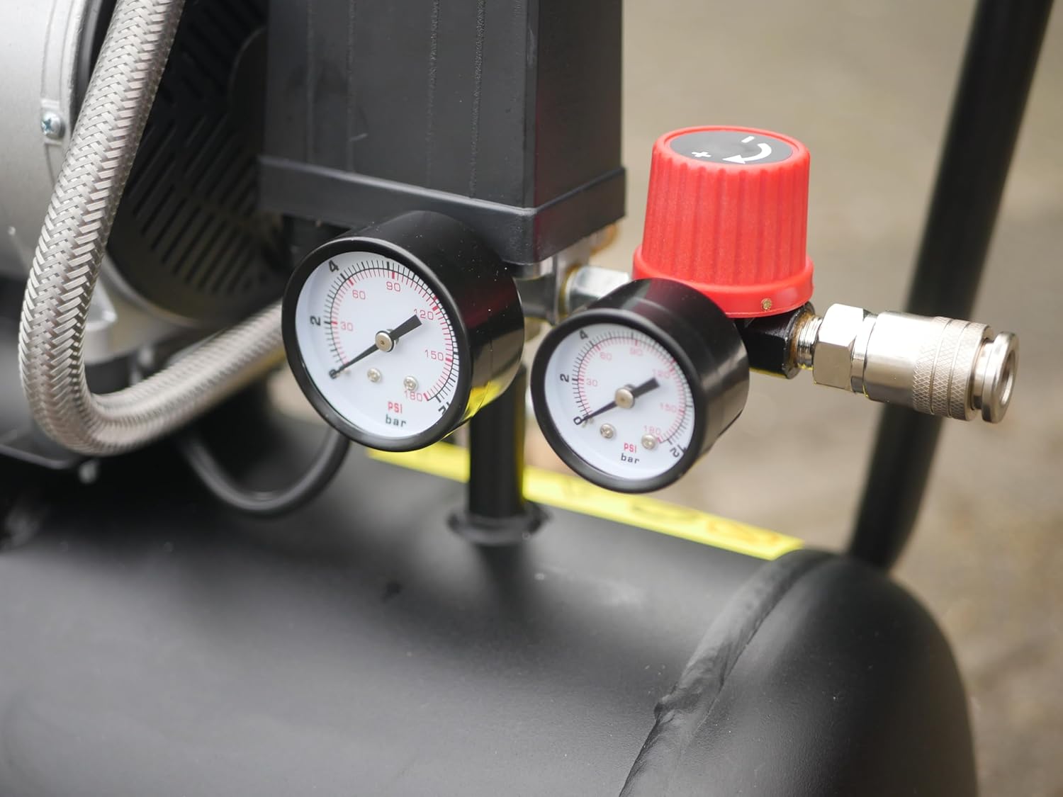 Yard Force EX ARC24 Stille Compressor (24 L, 8 bar, 750 W) – Fluisterstille, olievrije compressor (67 dB) met drukregelaar & wielen