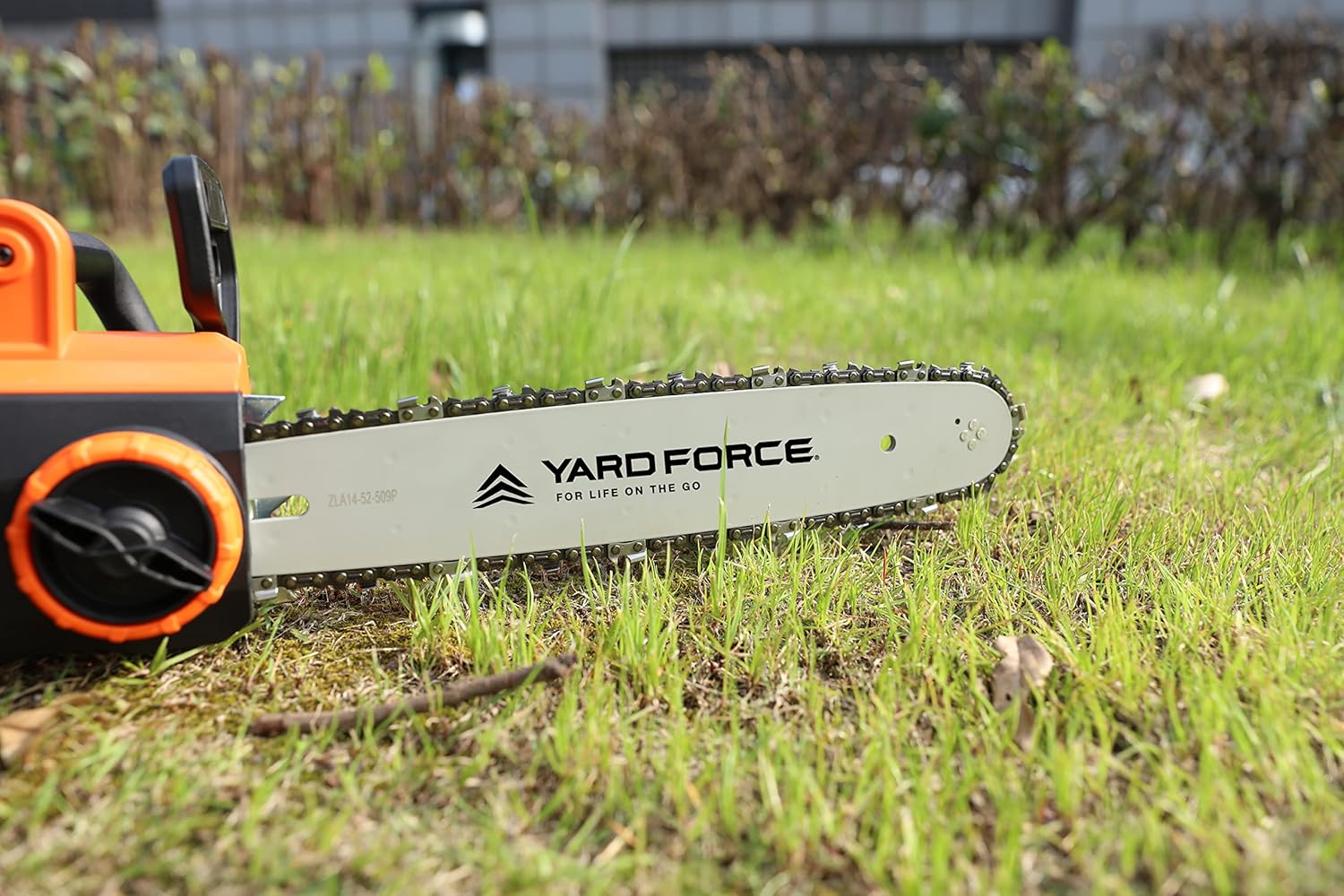 Piła łańcuchowa elektryczna Yard Force ES U35 (1800 W, prowadnica 35 cm) – pilarka z beznarzędziowym napinaniem łańcucha, miękkim startem i automatycznym smarowaniem