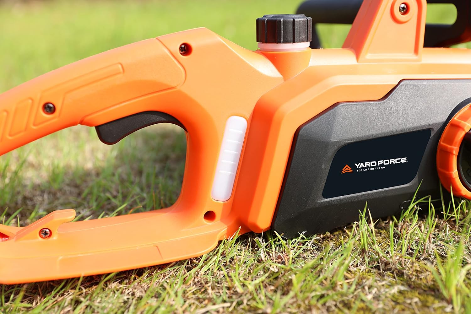 Piła łańcuchowa elektryczna Yard Force ES U35 (1800 W, prowadnica 35 cm) – pilarka z beznarzędziowym napinaniem łańcucha, miękkim startem i automatycznym smarowaniem