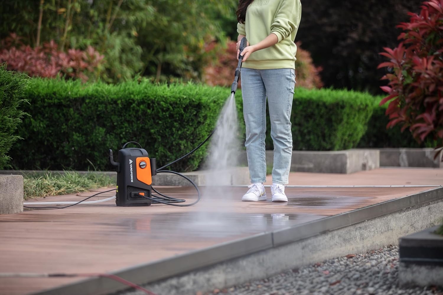 Myjka ciśnieniowa Yard Force EW U11B (1600 W, 120 bar, 400 l/h) – kompaktowe urządzenie do czyszczenia z pompą aluminiową, dyszą turbo i szybkozłączką