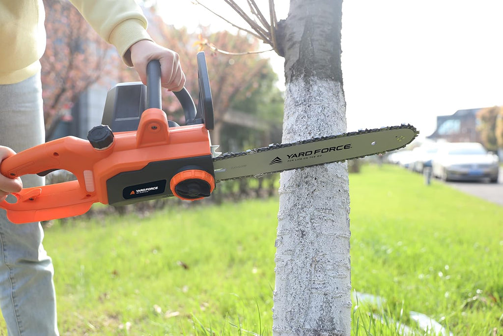 Piła łańcuchowa elektryczna Yard Force ES U35 (1800 W, prowadnica 35 cm) – pilarka z beznarzędziowym napinaniem łańcucha, miękkim startem i automatycznym smarowaniem