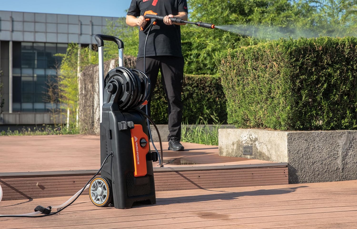 Myjka ciśnieniowa Yard Force EW U15C Premium (2000 W, 150 bar) – myjka o dużej mocy ze zwijaczem węża, uchwytem teleskopowym i dyszą Vario-Twist