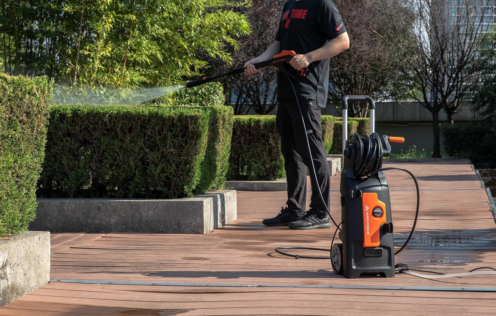 Myjka ciśnieniowa Yard Force EW U15C Premium (2000 W, 150 bar) – myjka o dużej mocy ze zwijaczem węża, uchwytem teleskopowym i dyszą Vario-Twist