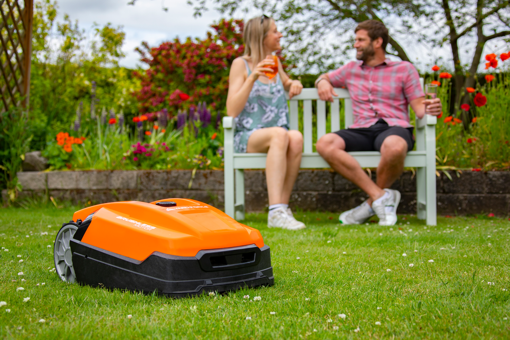 Yard Force robot koszący Classic 500 – Do 500 m², akumulator 28 V, funkcja koszenia krawędzi, silnik bezszczotkowy, nachylenie 40%, czujnik deszczu