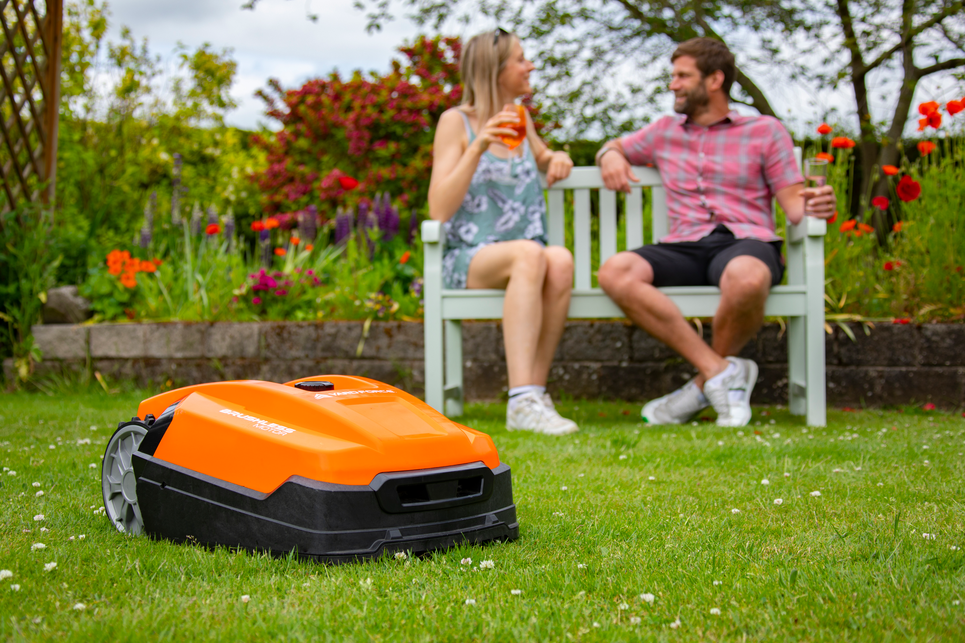 Yard Force robot koszący Classic 500 – Do 500 m², akumulator 28 V, funkcja koszenia krawędzi, silnik bezszczotkowy, nachylenie 40%, czujnik deszczu