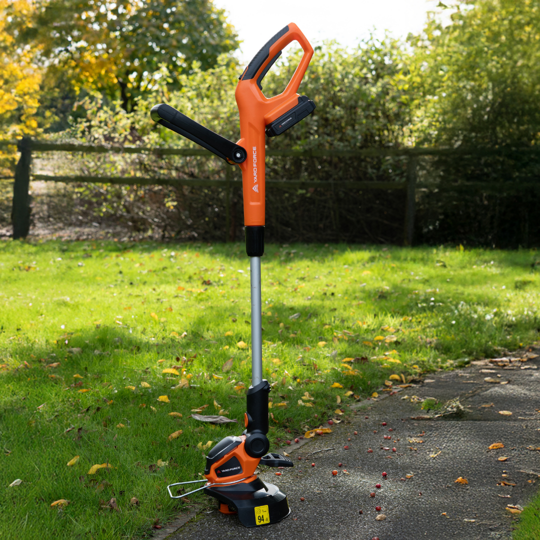 Yard Force 20V Akku-Rasentrimmer LT C25 – 25 cm Schnittbreite, inkl. 20V 2,0 Ah Akku & Ladegerät, Teleskopstiel & verstellbarer Zusatzgriff, Leichtgewicht