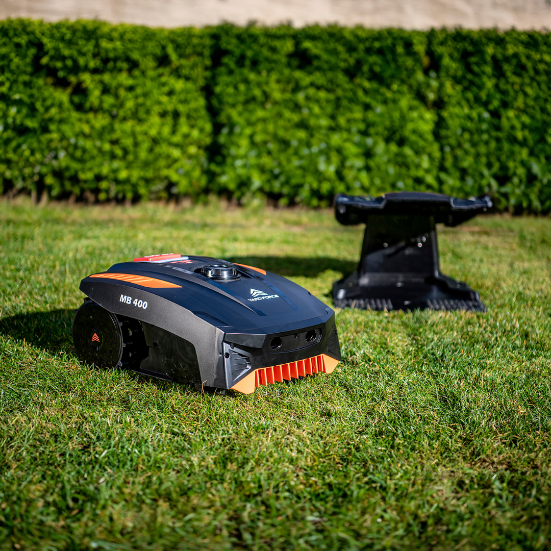 Yard Force 20V Mähroboter MB400 – für bis zu 400 m², Bluetooth App-Steuerung, 16 cm Schnittbreite, 30 % Steigung, inkl. Installations-Set