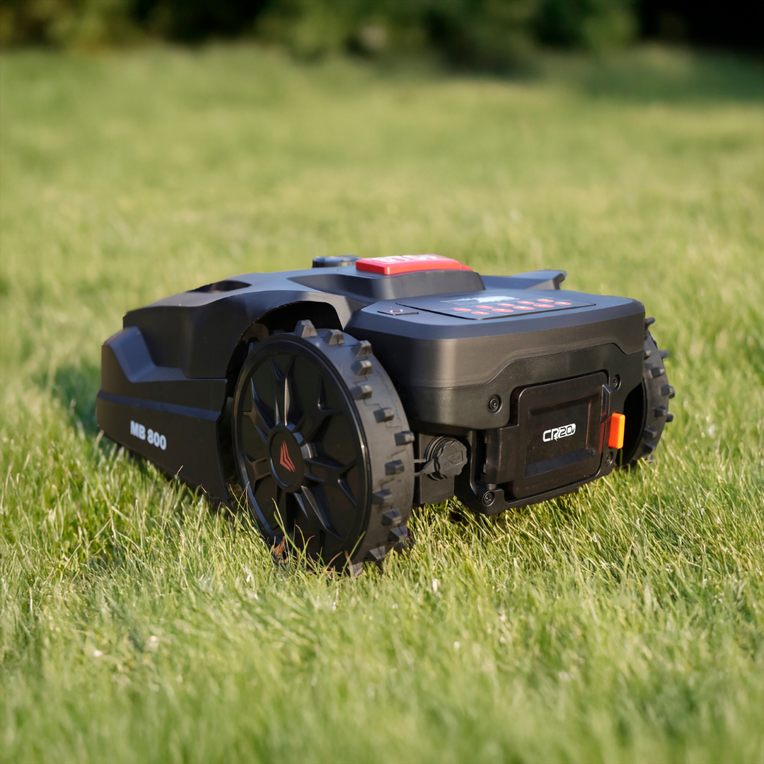 Yard Force 20V Mähroboter MB800 – für bis zu 800 m², Brushless Motor, App-Steuerung, 18 cm Schnittbreite, 40 % Steigung, Regensensor, inkl. Zubehör